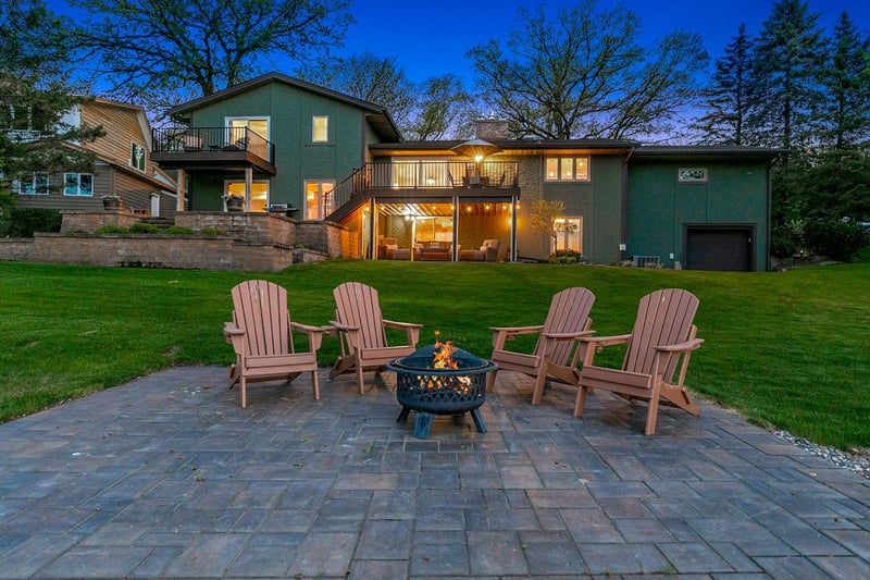 9885 Oak Shore Dr, Lakeville, MN 55044