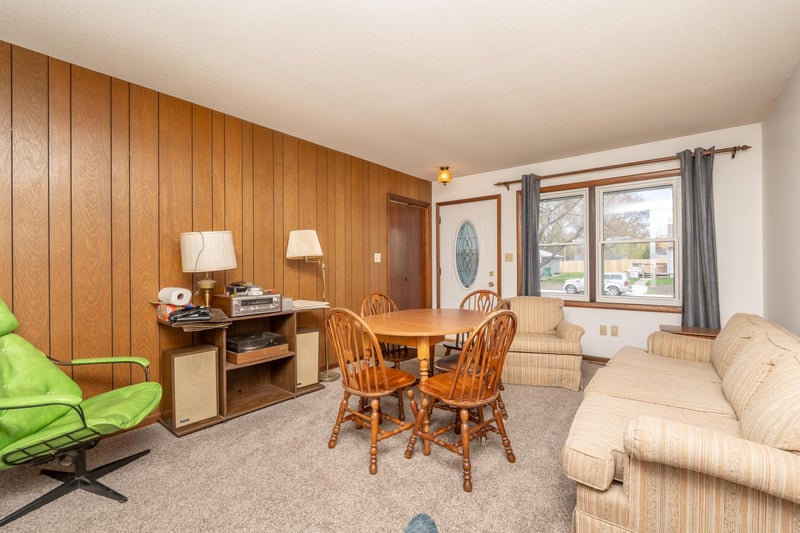 502 Vine Ave W, Montgomery, MN 56069