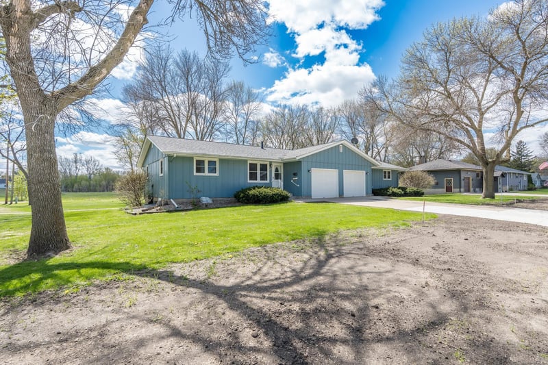 502 Vine Ave W, Montgomery, MN 56069
