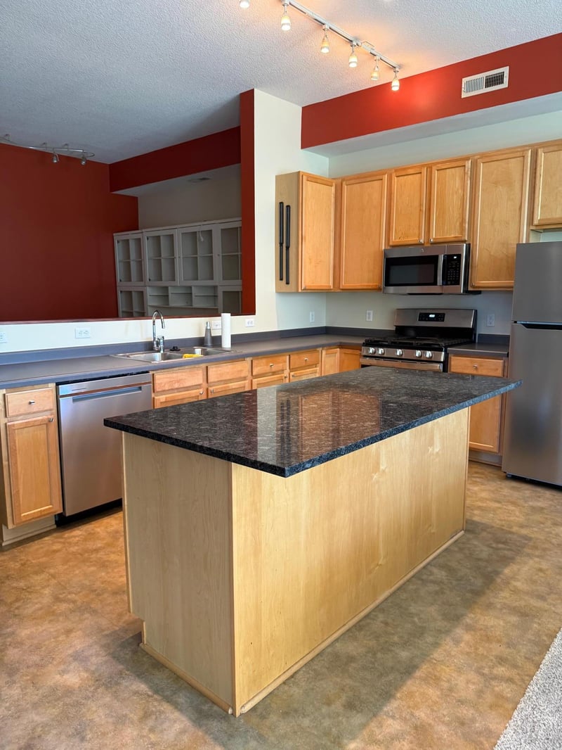 2650 University Ave W #101, Saint Paul, MN 55114
