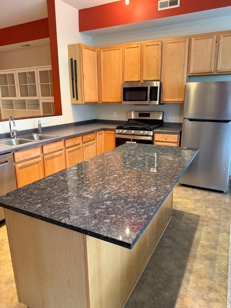 2650 University Ave W #101, Saint Paul, MN 55114