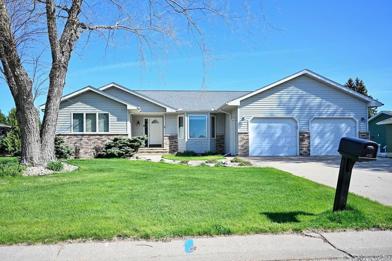 130 Benson Dr, Lewiston, MN 55952