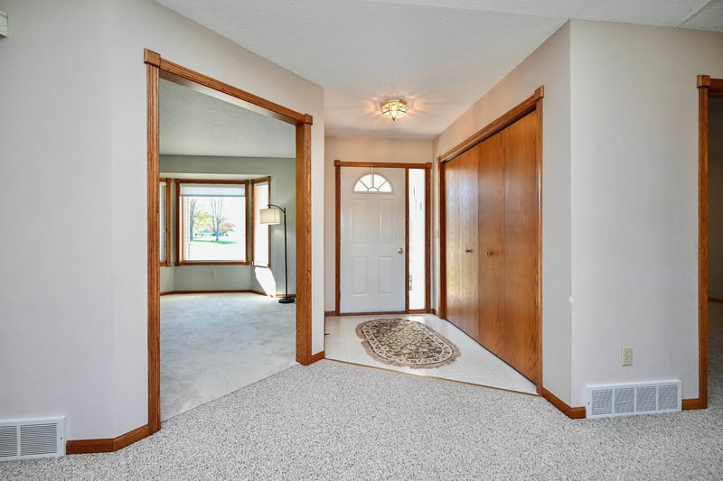 130 Benson Dr, Lewiston, MN 55952