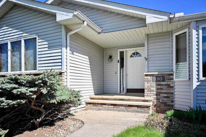 130 Benson Dr, Lewiston, MN 55952