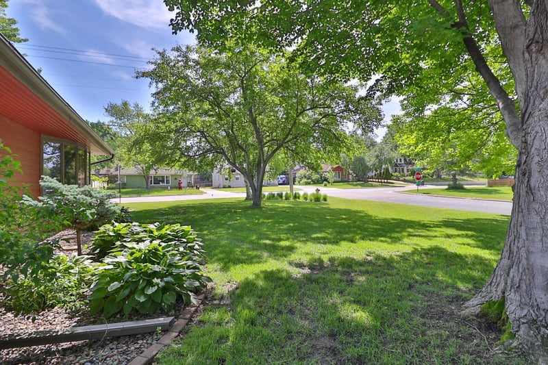 5808 France Ave S, Edina, MN 55410