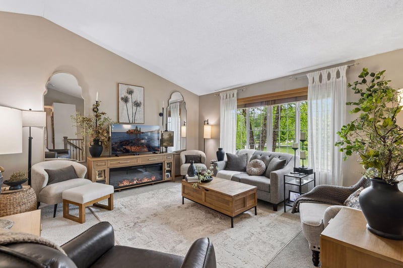 589 Mcknight Rd S, Saint Paul, MN 55119