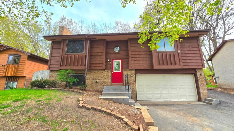 1012 104th Ave NW, Coon Rapids, MN 55433