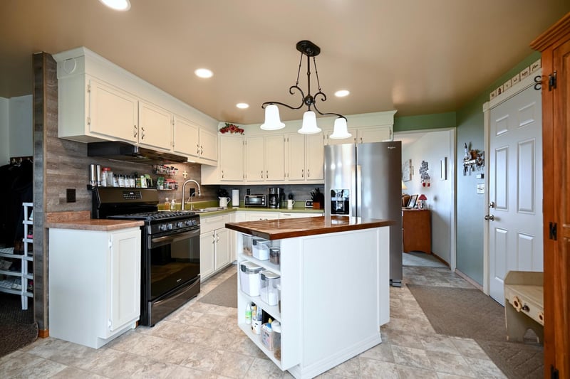 335 1st Ave N, Lewiston, MN 55952