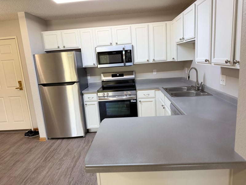 1321 Lake Dr W #111, Chanhassen, MN 55317