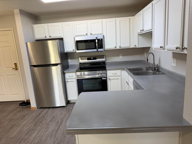 1321 Lake Dr W #111, Chanhassen, MN 55317