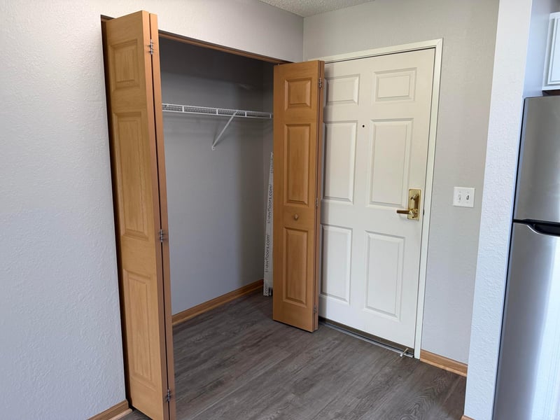 1321 Lake Dr W #111, Chanhassen, MN 55317