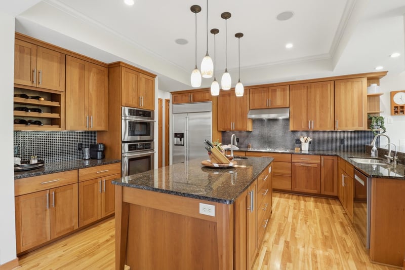 11641 Aileron Cir, Inver Grove Heights, MN 55077