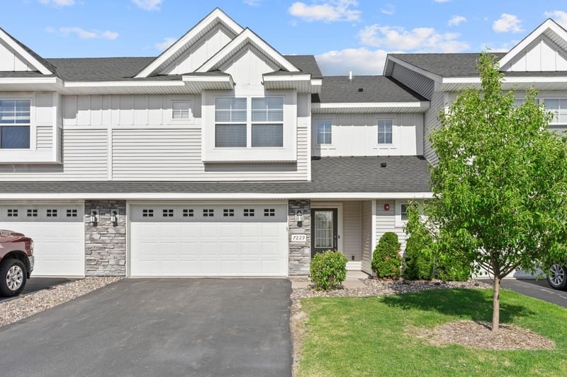 7229 Dora Dr, Lino Lakes, MN 55038