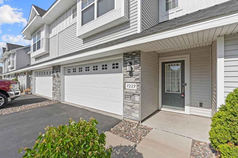 7229 Dora Dr, Lino Lakes, MN 55038