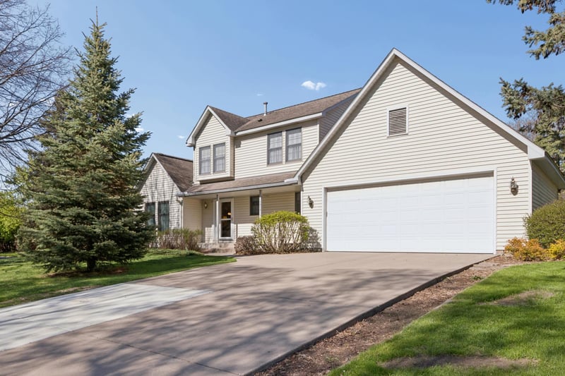 7312 Parkview Dr, Mounds View, MN 55112