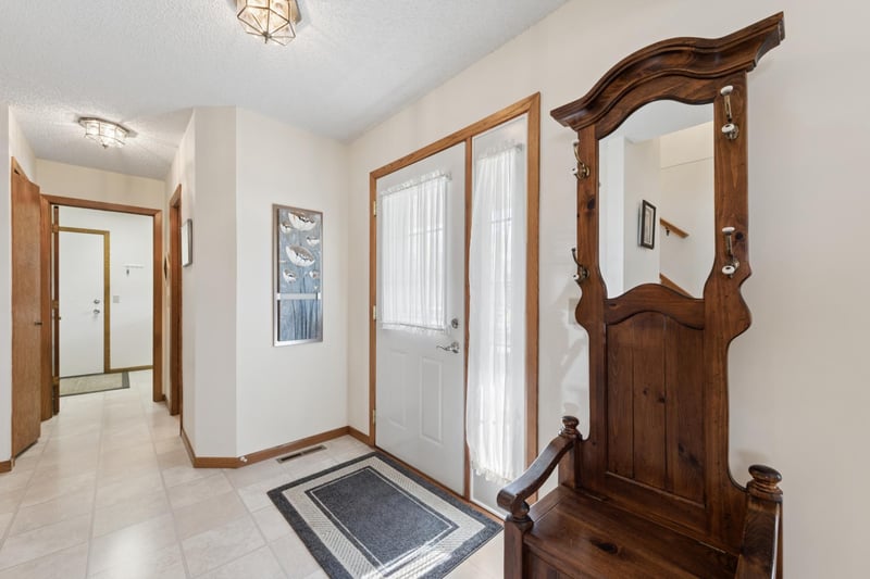 7312 Parkview Dr, Mounds View, MN 55112