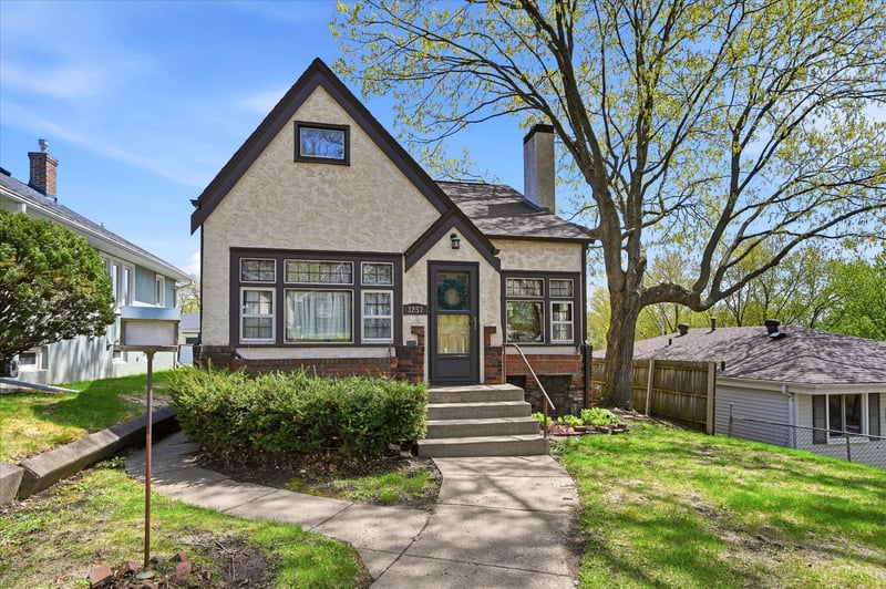 3257 Hayes St NE, Minneapolis, MN 55418