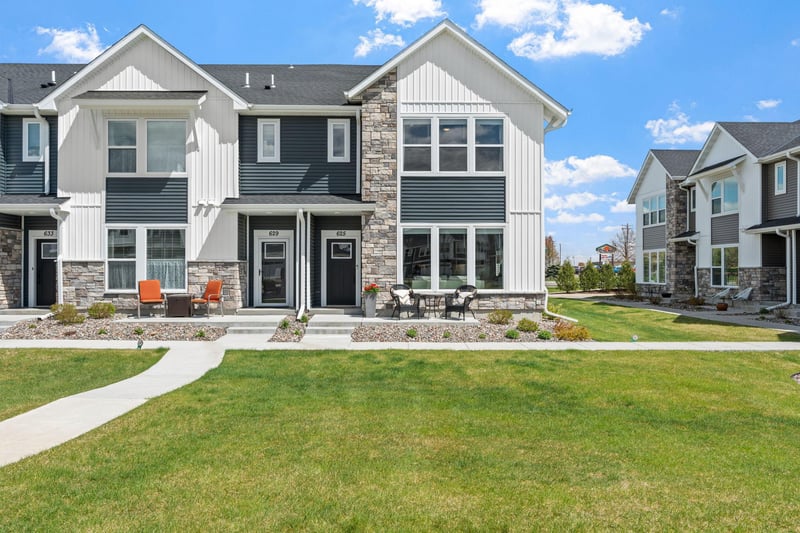 625 E Blossom Cir, Orono, MN 55356