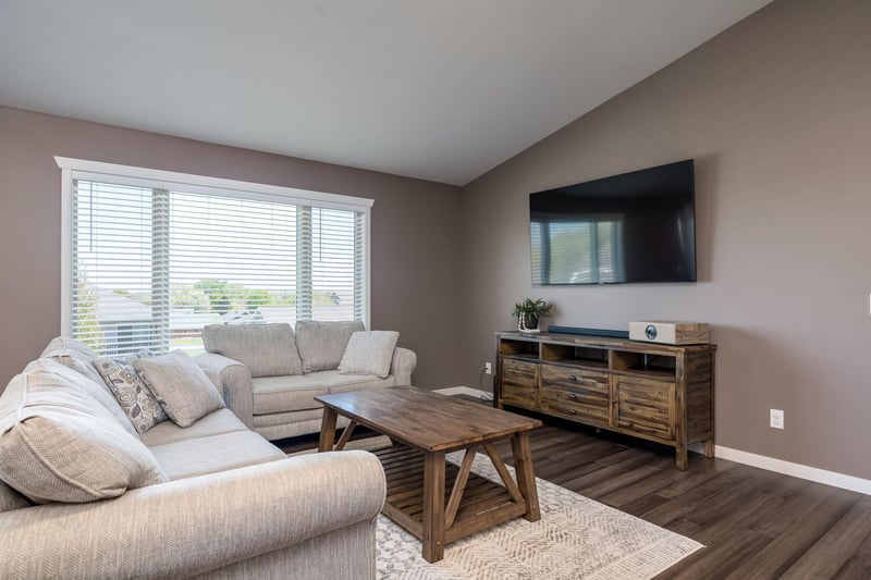 1906 Rock Ridge Ln, Saint Peter, MN 56082