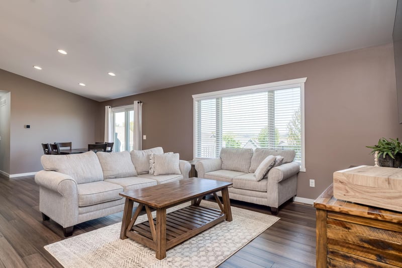 1906 Rock Ridge Ln, Saint Peter, MN 56082