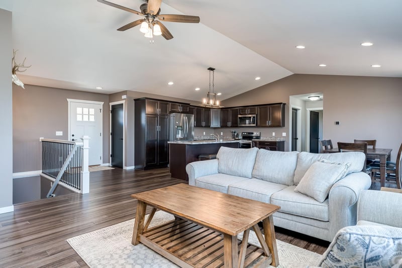 1906 Rock Ridge Ln, Saint Peter, MN 56082