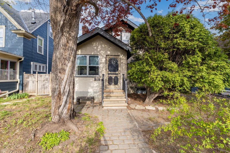 215 Penn Ave S, Minneapolis, MN 55405