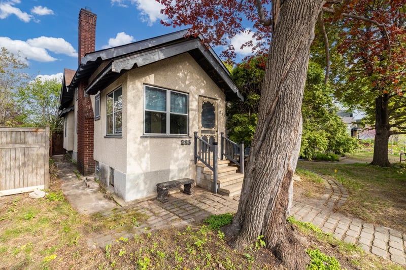 215 Penn Ave S, Minneapolis, MN 55405