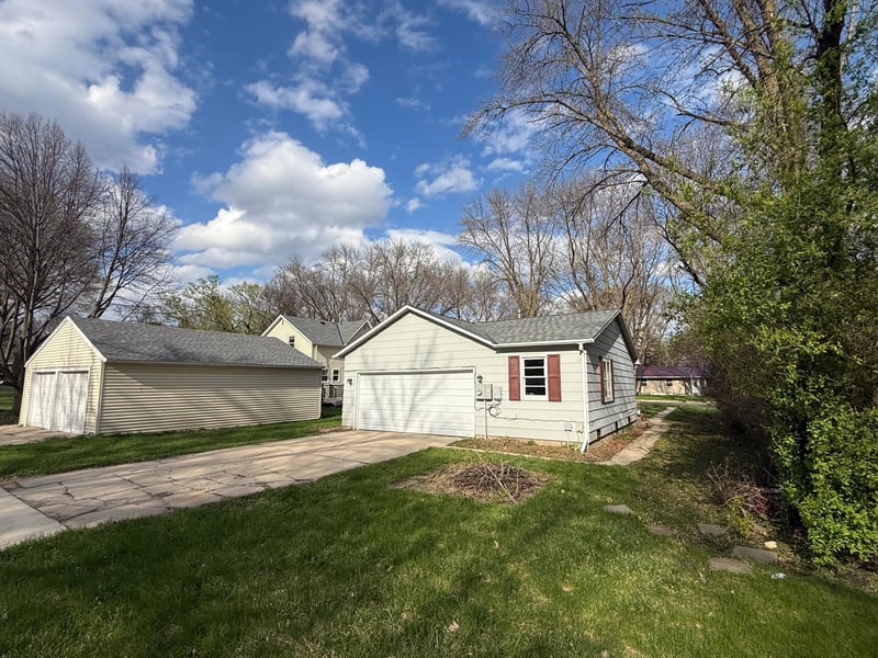 1416 7th St SW, Willmar, MN 56201