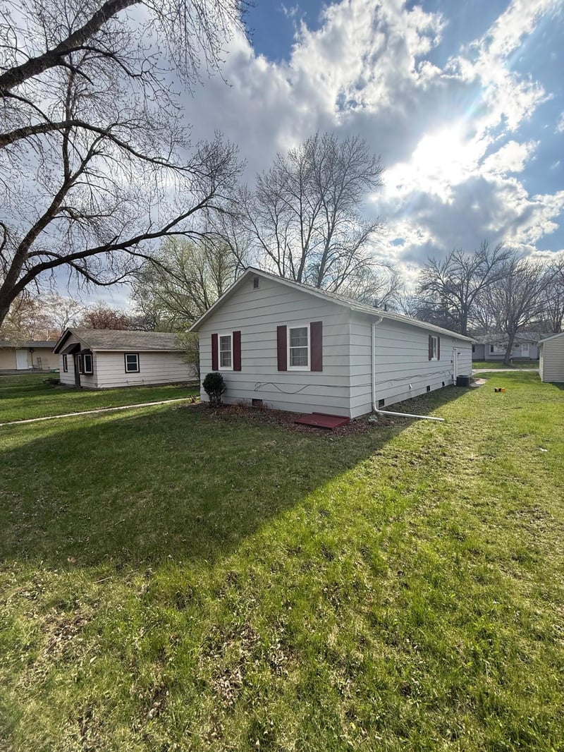 1416 7th St SW, Willmar, MN 56201