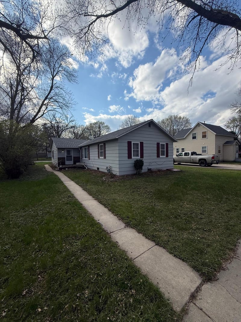 1416 7th St SW, Willmar, MN 56201