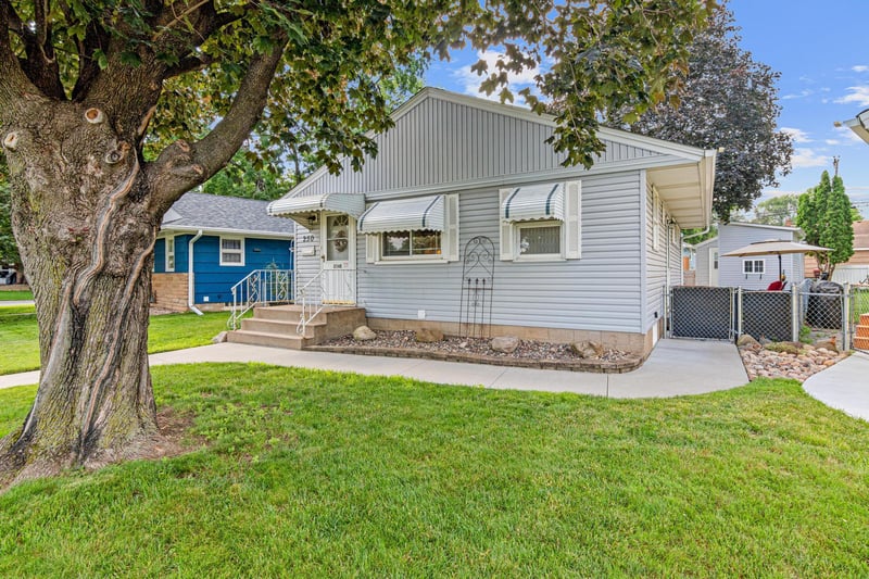 250 Macarthur St E, South Saint Paul, MN 55075
