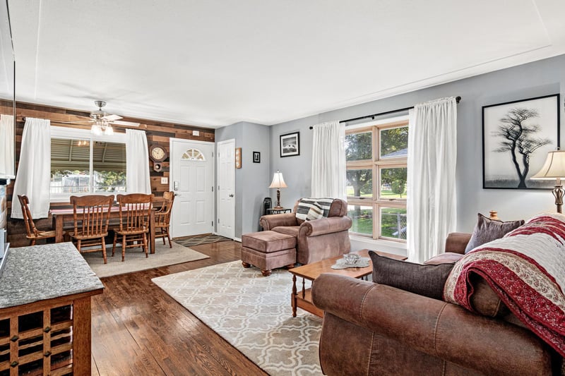 250 Macarthur St E, South Saint Paul, MN 55075