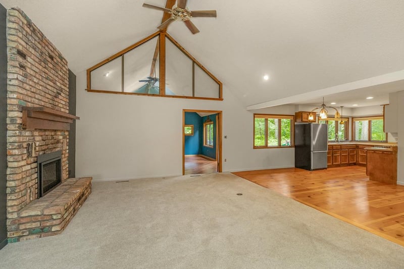 500 Robert Ct, Mahtomedi, MN 55115
