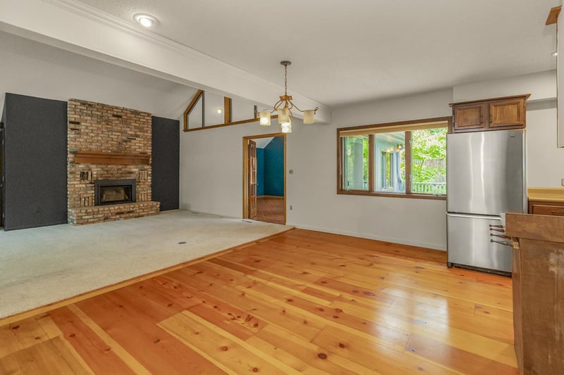 500 Robert Ct, Mahtomedi, MN 55115
