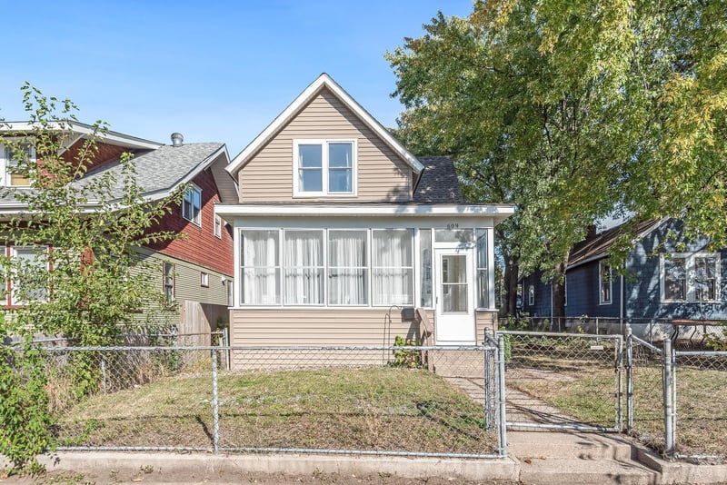 609 Jessamine Ave E, Saint Paul, MN 55130