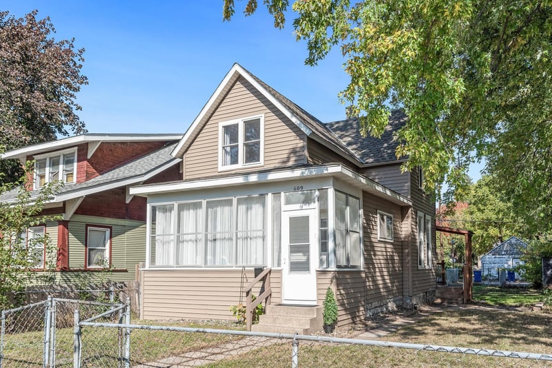 609 Jessamine Ave E, Saint Paul, MN 55130
