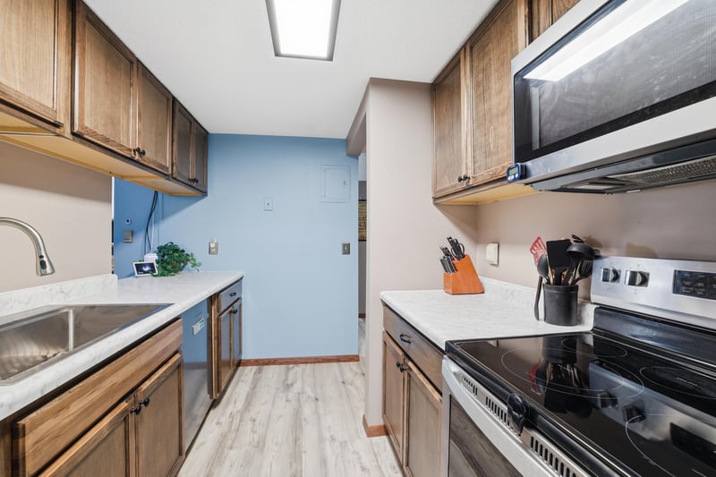 13705 Nicollet Ave #101, Burnsville, MN 55337