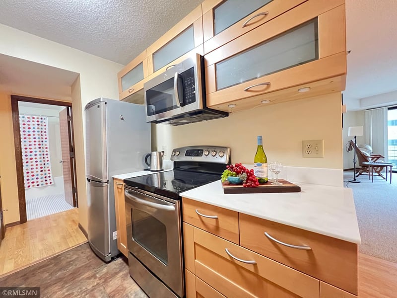 26 10th St W #607, Saint Paul, MN 55102