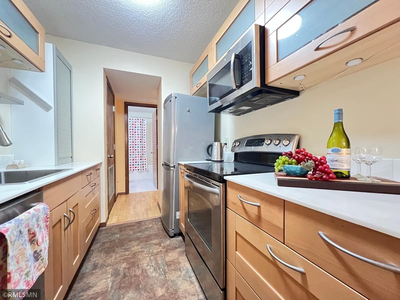 26 10th St W #607, Saint Paul, MN 55102