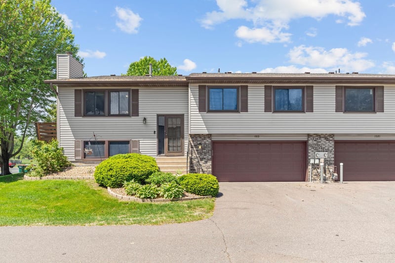 1013 122nd Ave NE, Blaine, MN 55434