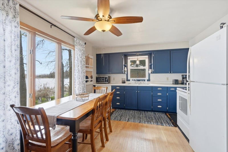 250 Magnor Lake Ct, Clayton, WI 54004