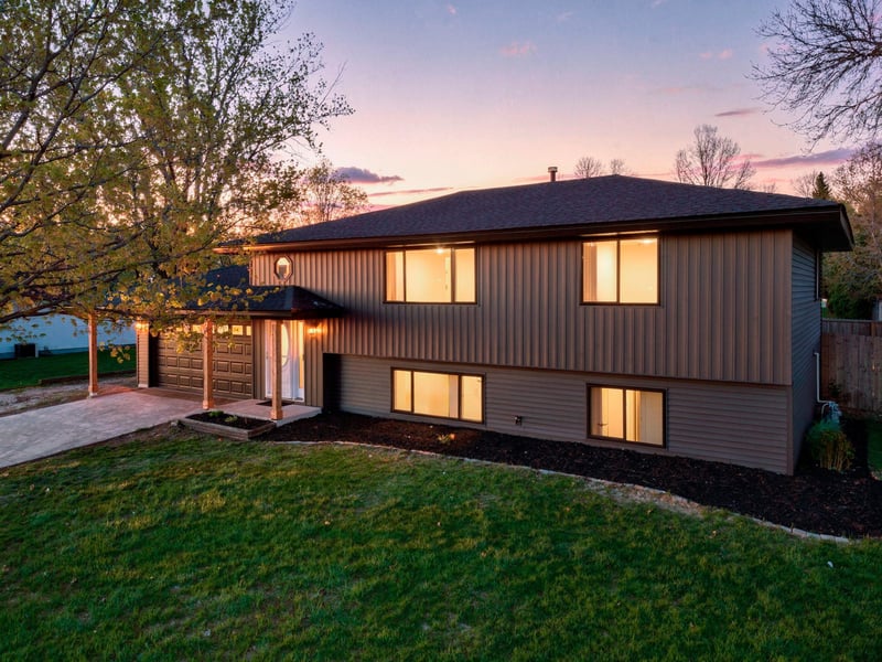 1600 Roosevelt Dr W, Northfield, MN 55057