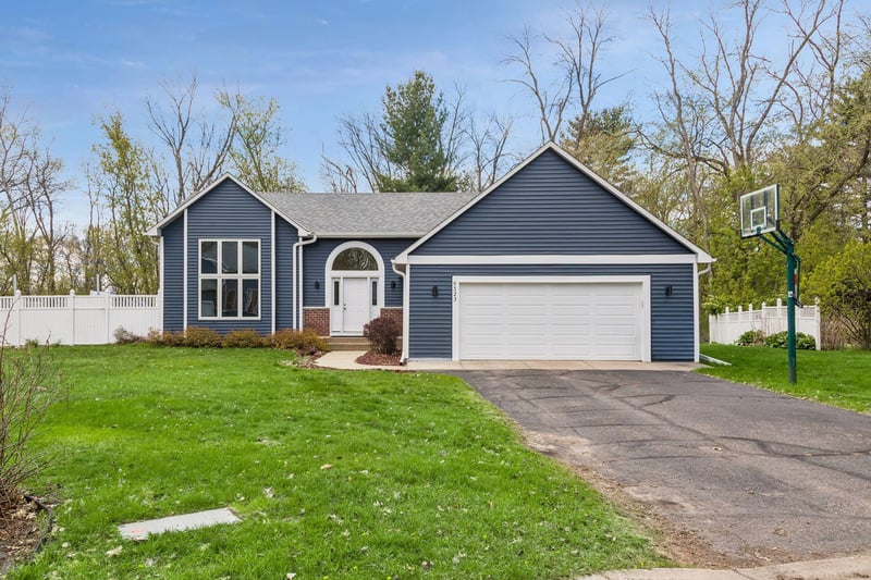 5323 Cedarwood Ct, White Bear Twp, MN 55110