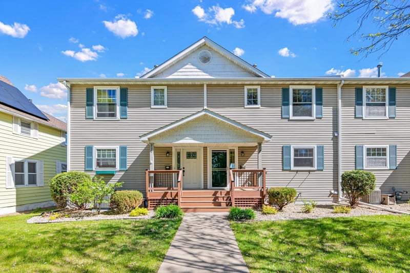 712 Stewart Ave, Saint Paul, MN 55102