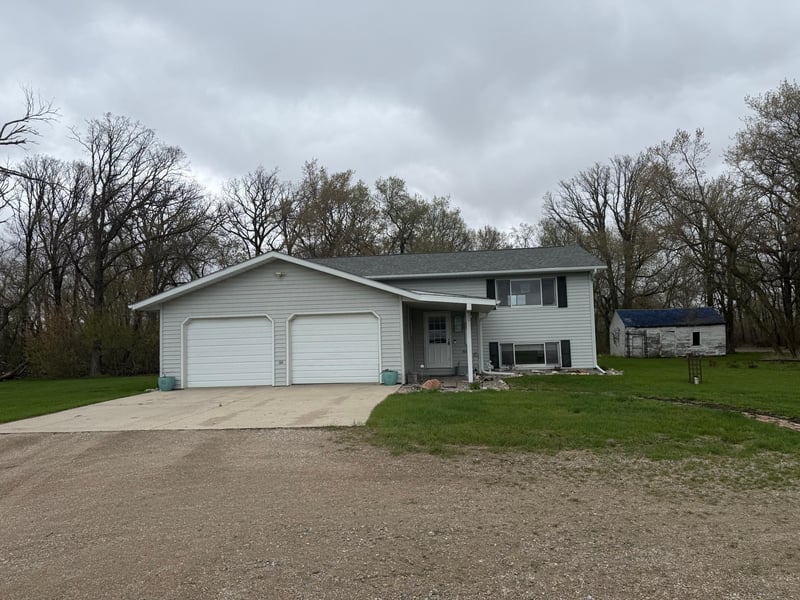 37488 320th St, Roseau, MN 56751