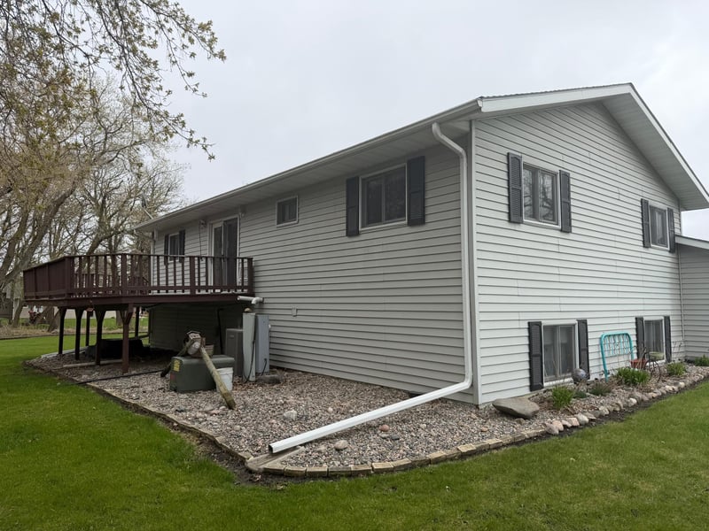 37488 320th St, Roseau, MN 56751
