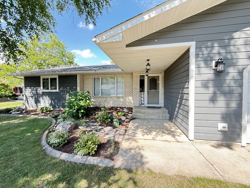 111 Buckeye Dr, Montevideo, MN 56265