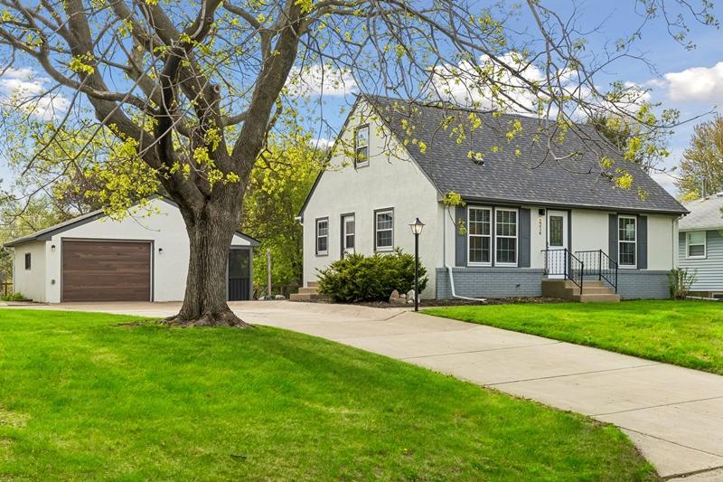2216 Thorndale Ave, New Brighton, MN 55112