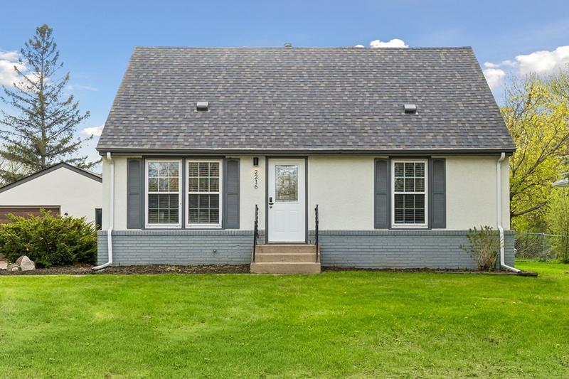 2216 Thorndale Ave, New Brighton, MN 55112