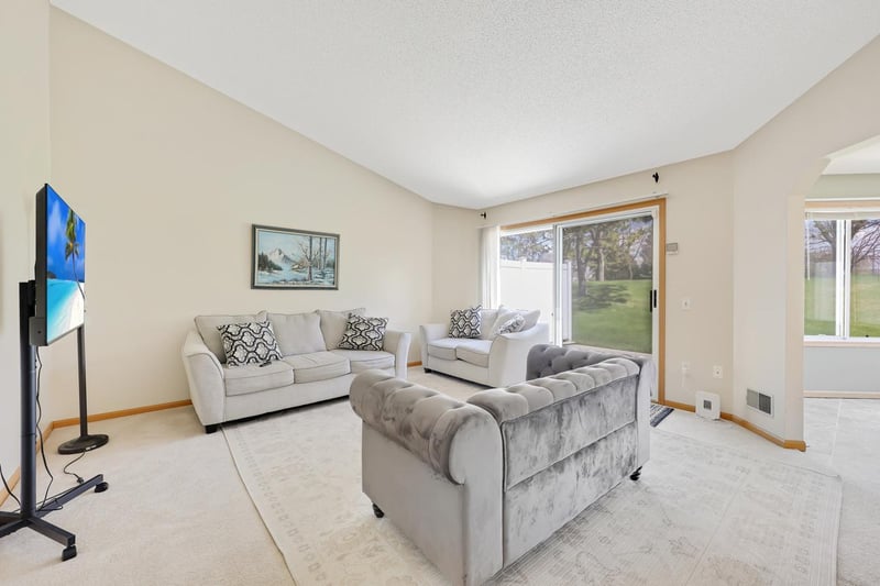 9462 Prairieview Trl N, Champlin, MN 55316